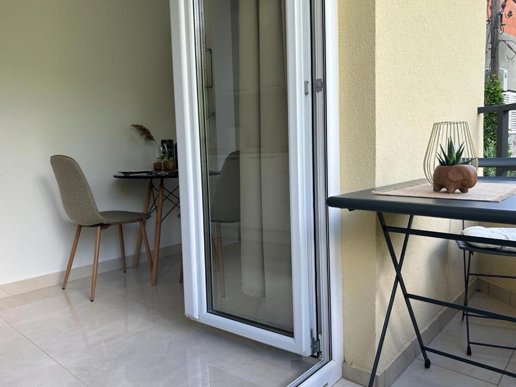 Apartments Niko, Near Beach, Free Parking, Wi-Fi Tucepi Exterior photo